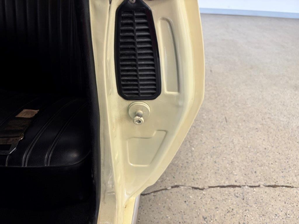 Chevrolet-Camaro-1968-Coupe-16