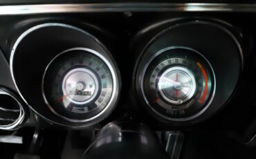 Chevrolet-Camaro-1968-Ermine-White-Black-21