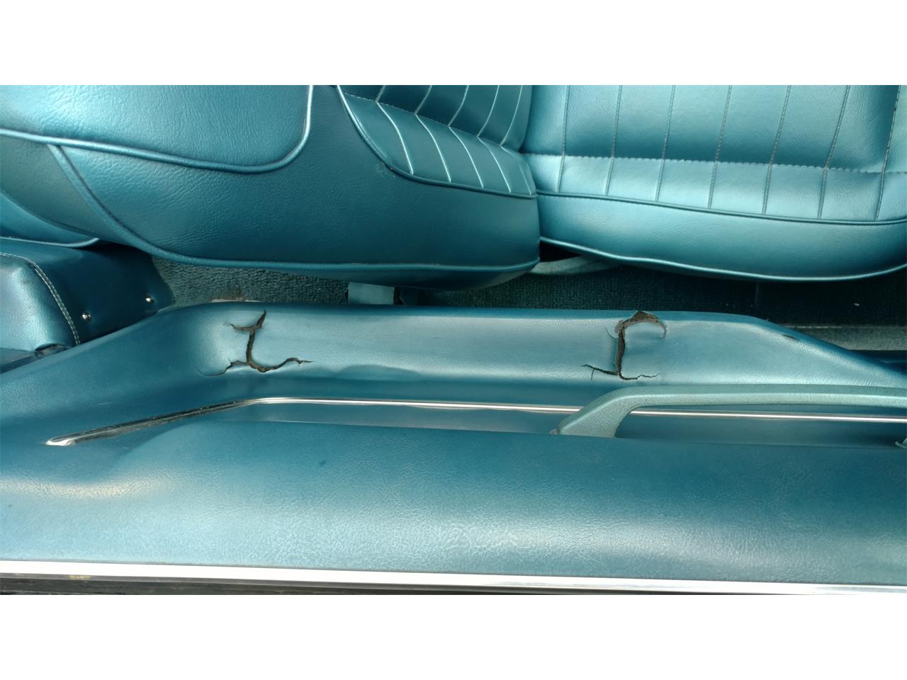 Chevrolet-Camaro-1968-Ermine-White-Blue-1