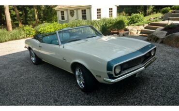 Chevrolet-Camaro-1968-Ermine-White-Blue-11