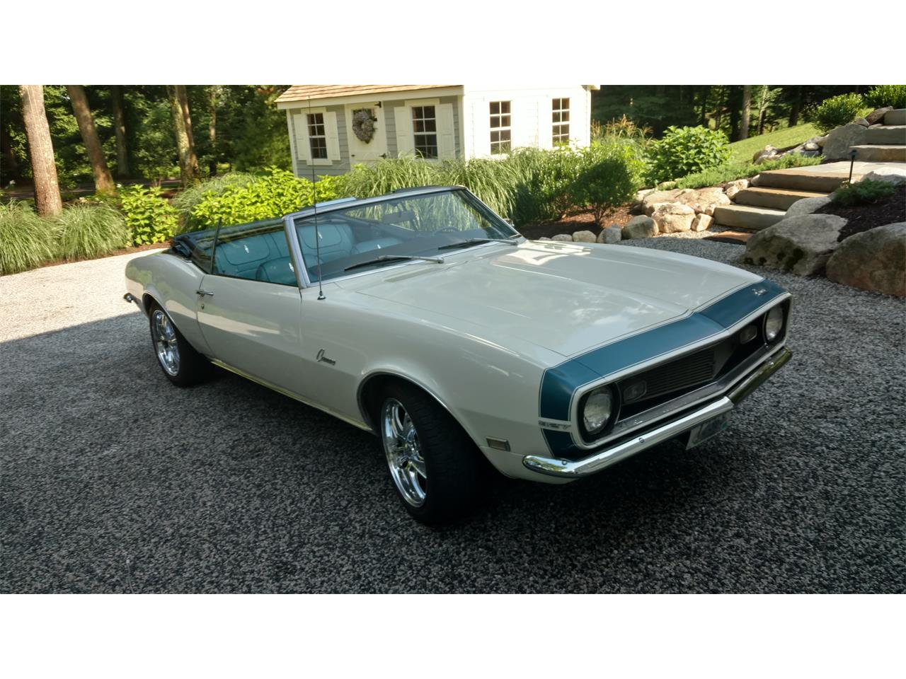 Chevrolet-Camaro-1968-Ermine-White-Blue-11