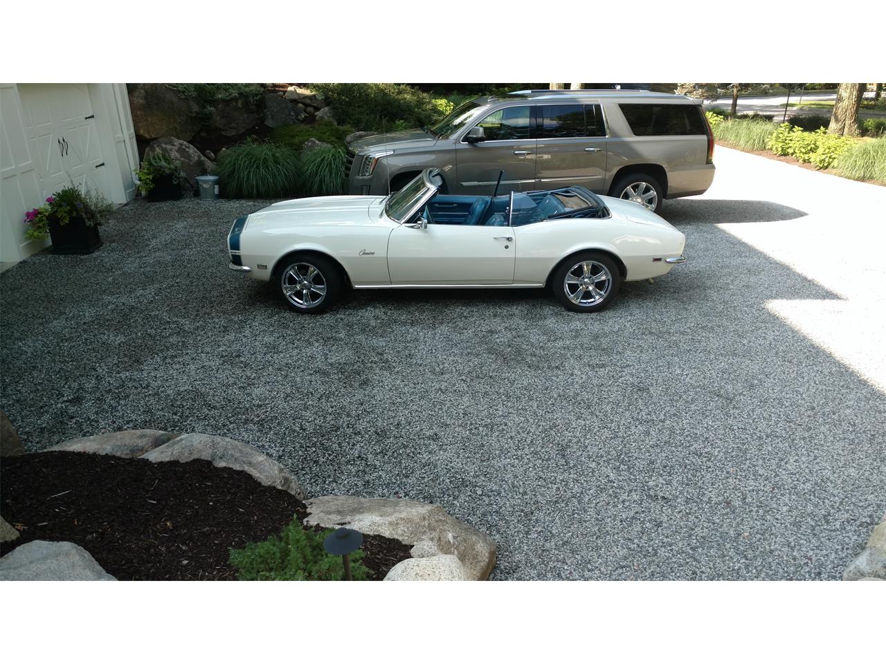 Chevrolet-Camaro-1968-Ermine-White-Blue-7