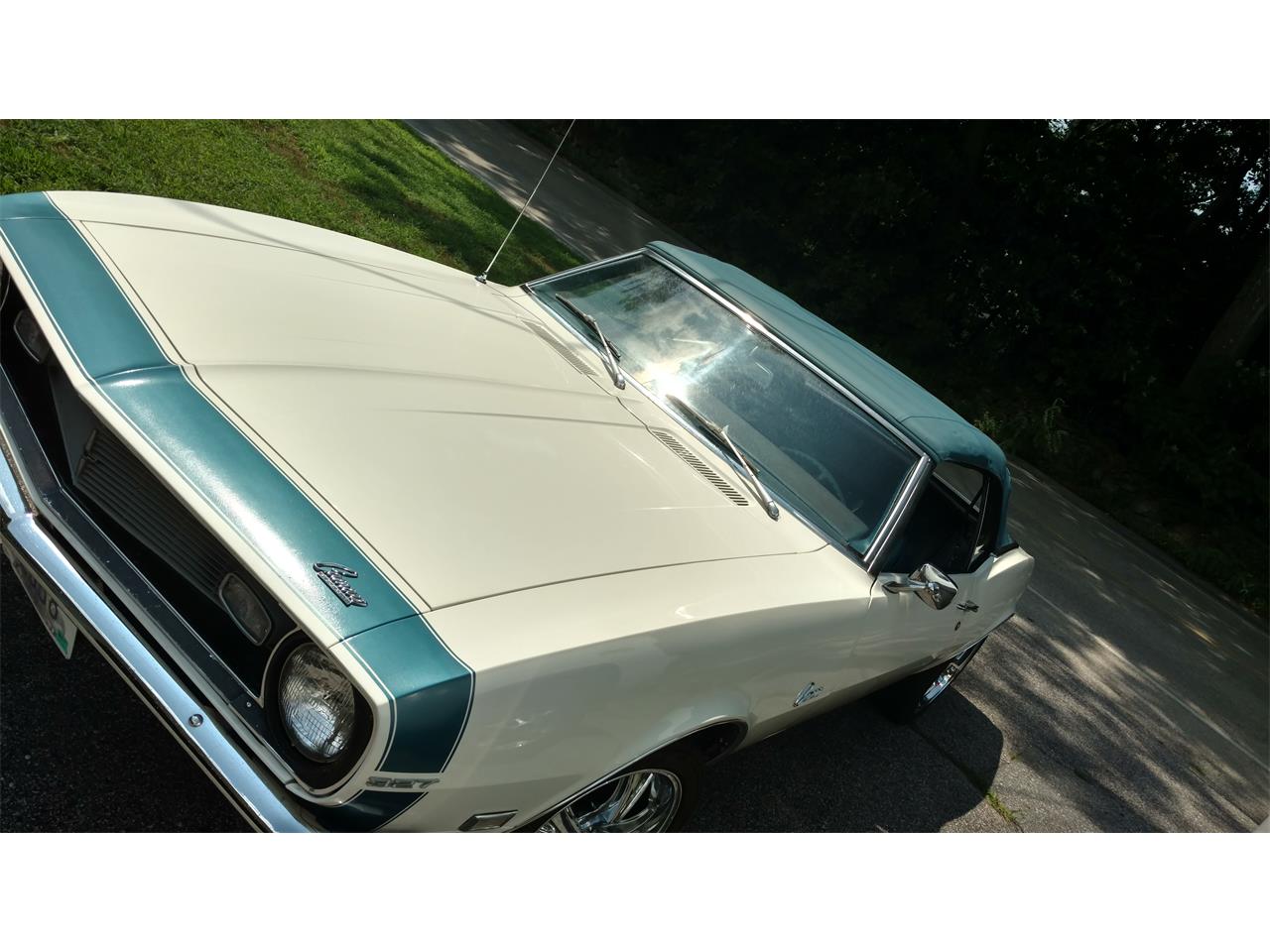 Chevrolet-Camaro-1968-Ermine-White-Blue-9