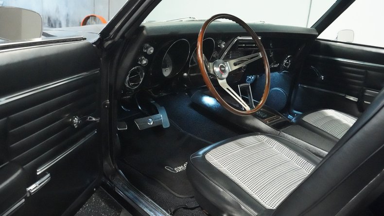 Chevrolet-Camaro-1968-Gunmetal-Gray-Metall-Black-ampamp-White-Ho-2