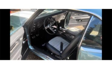 Chevrolet-Camaro-1968-Island-Teal-Black-4