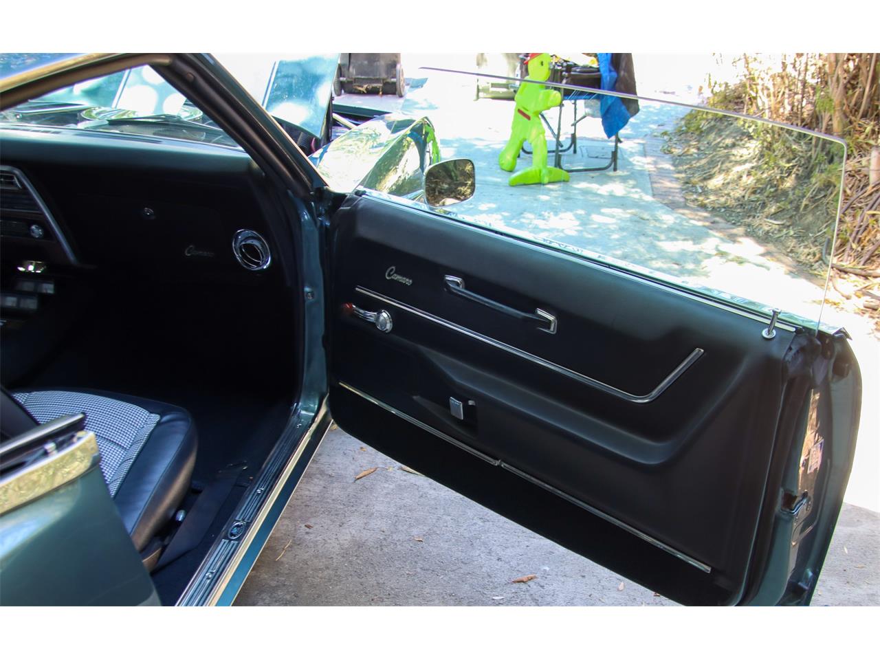 Chevrolet-Camaro-1968-Island-Teal-Black-8