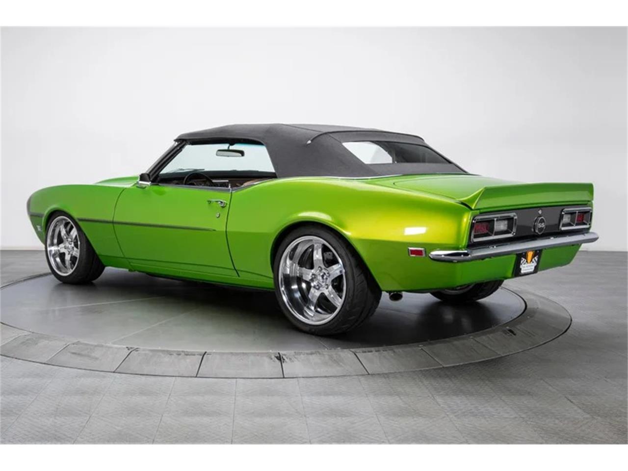 Chevrolet-Camaro-1968-Snakeskin-Green-Tan-11