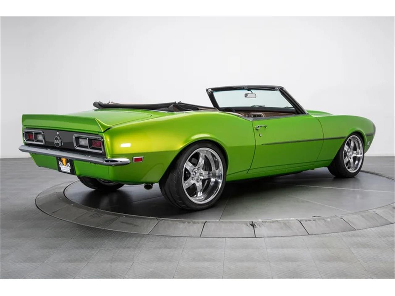 Chevrolet-Camaro-1968-Snakeskin-Green-Tan-20