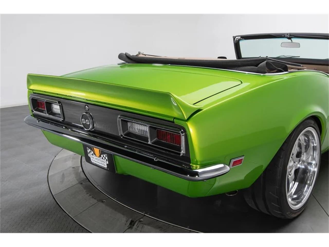 Chevrolet-Camaro-1968-Snakeskin-Green-Tan-21