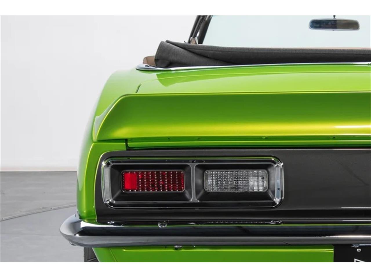 Chevrolet-Camaro-1968-Snakeskin-Green-Tan-22