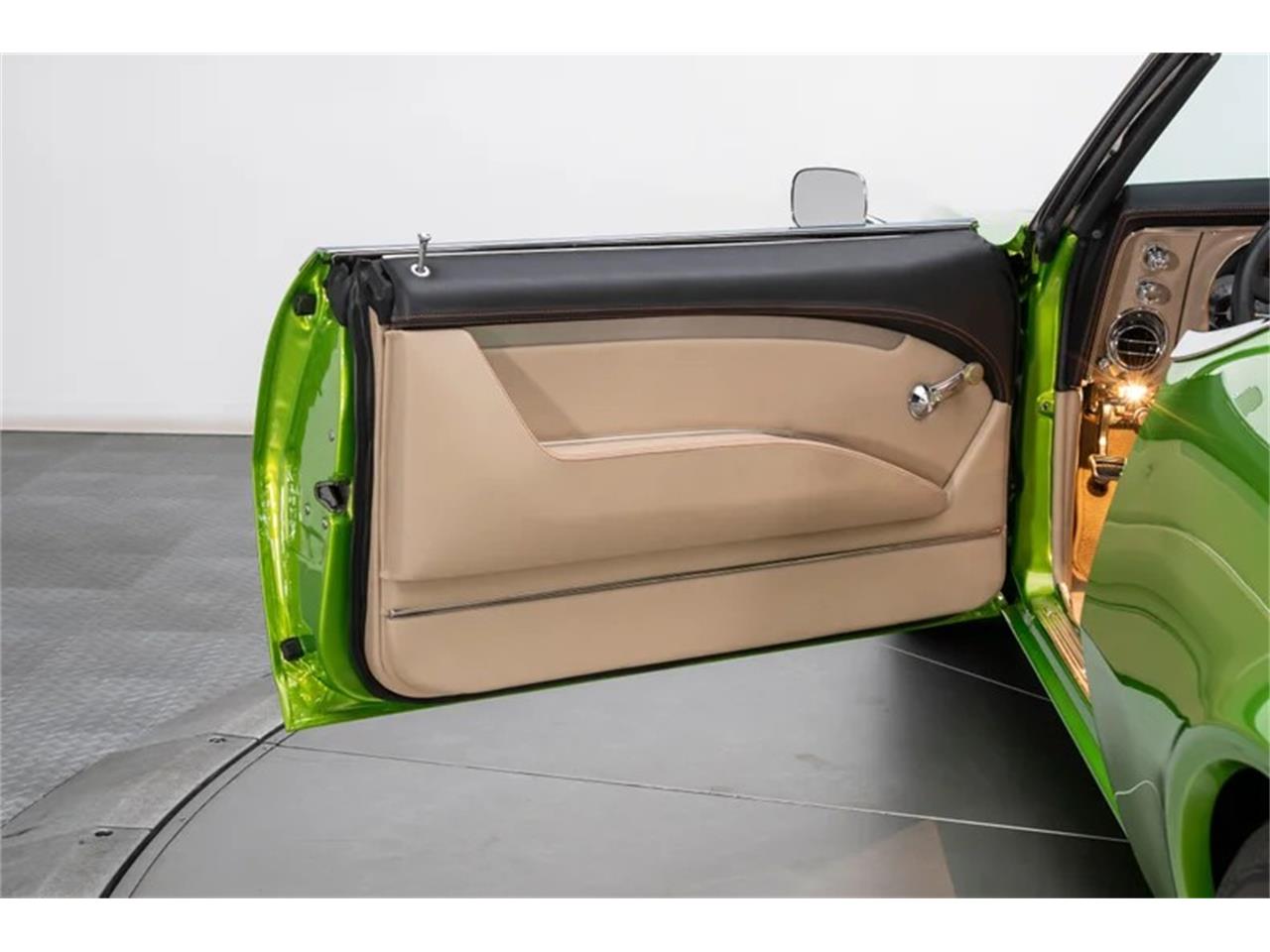 Chevrolet-Camaro-1968-Snakeskin-Green-Tan-24