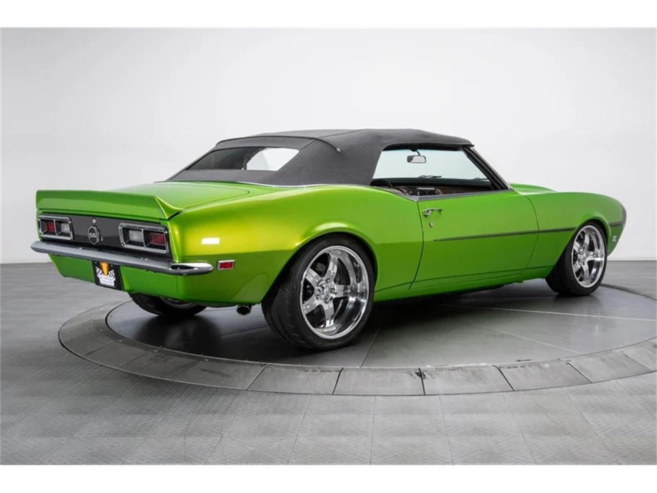 Chevrolet-Camaro-1968-Snakeskin-Green-Tan-36