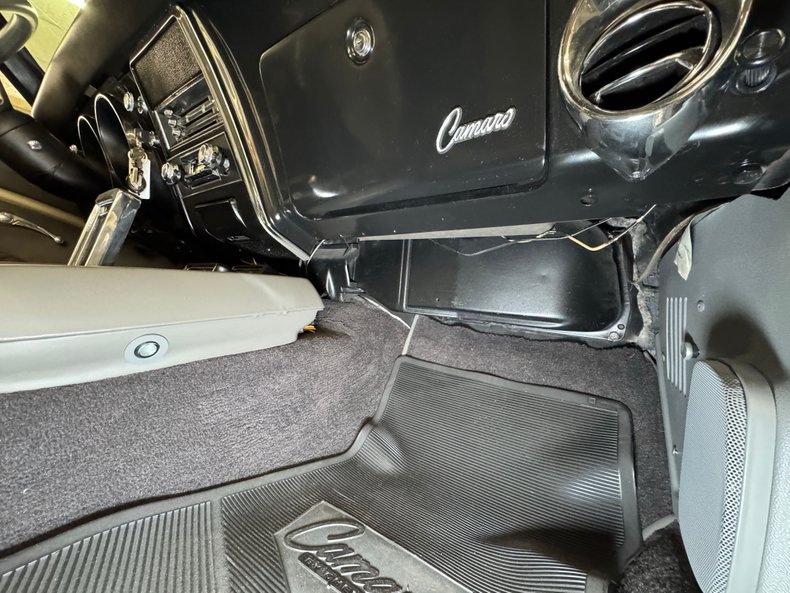 Chevrolet-Camaro-1968-Tuxedo-Black-Dark-Gray-9
