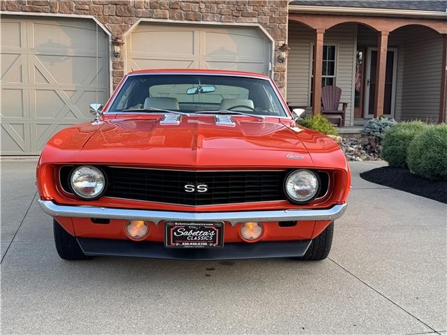 Chevrolet-Camaro-1969-2-Door-Coupe-1