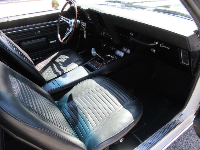 Chevrolet-Camaro-1969-Dover-White-Black-12