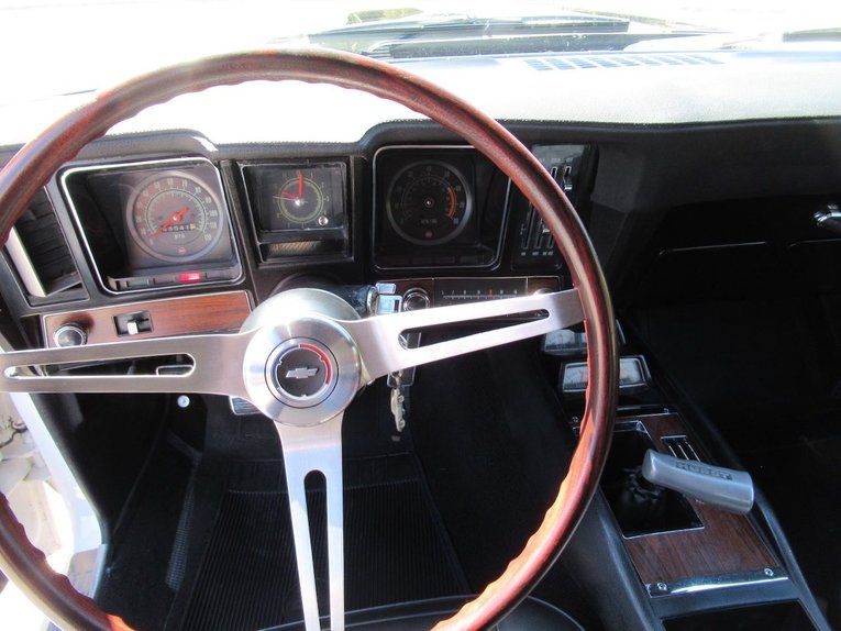 Chevrolet-Camaro-1969-Dover-White-Black-13