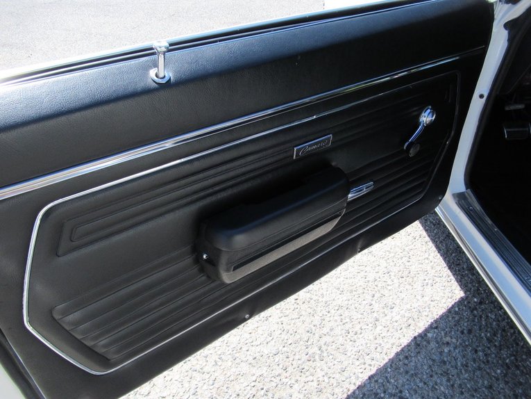 Chevrolet-Camaro-1969-Dover-White-Black-16