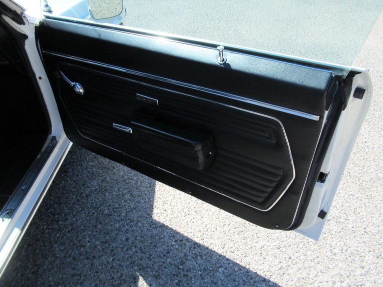 Chevrolet-Camaro-1969-Dover-White-Black-17