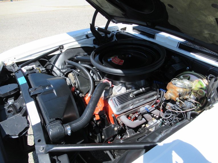 Chevrolet-Camaro-1969-Dover-White-Black-19