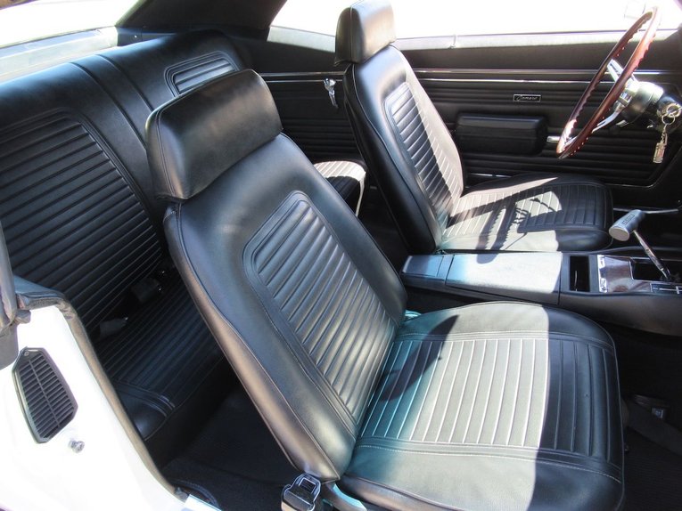 Chevrolet-Camaro-1969-Dover-White-Black-2