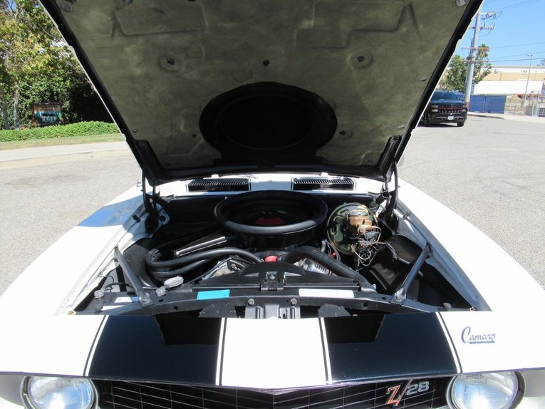 Chevrolet-Camaro-1969-Dover-White-Black-20
