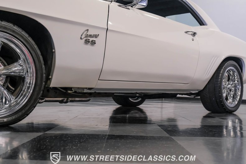 Chevrolet-Camaro-1969-Dover-White-Black-23