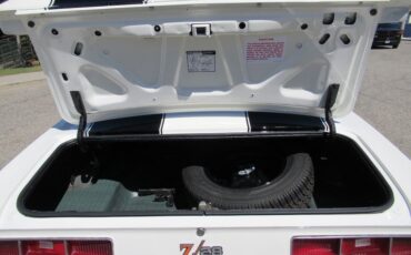 Chevrolet-Camaro-1969-Dover-White-Black-24