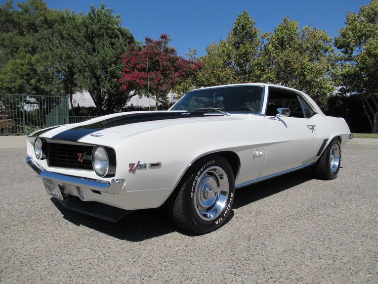 Chevrolet-Camaro-1969-Dover-White-Black-26