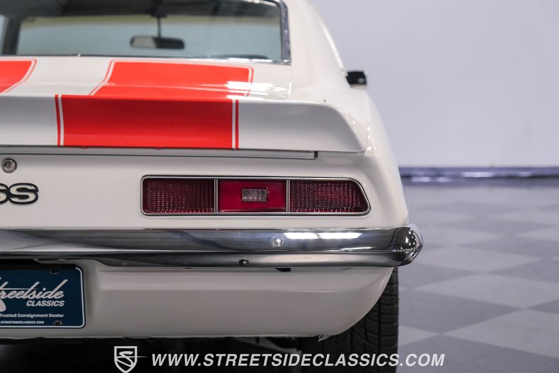 Chevrolet-Camaro-1969-Dover-White-Black-28