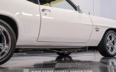 Chevrolet-Camaro-1969-Dover-White-Black-29