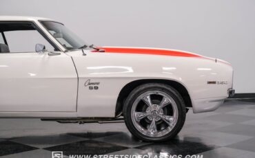 Chevrolet-Camaro-1969-Dover-White-Black-31