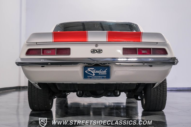 Chevrolet-Camaro-1969-Dover-White-Black-33