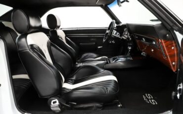 Chevrolet-Camaro-1969-Dover-White-Black-42