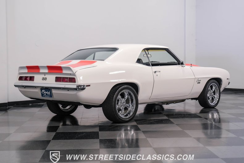 Chevrolet-Camaro-1969-Dover-White-Black-48