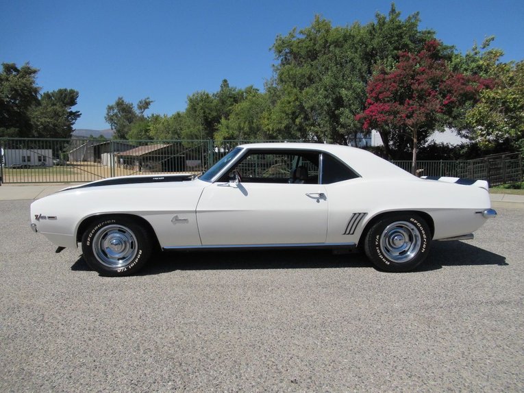 Chevrolet-Camaro-1969-Dover-White-Black