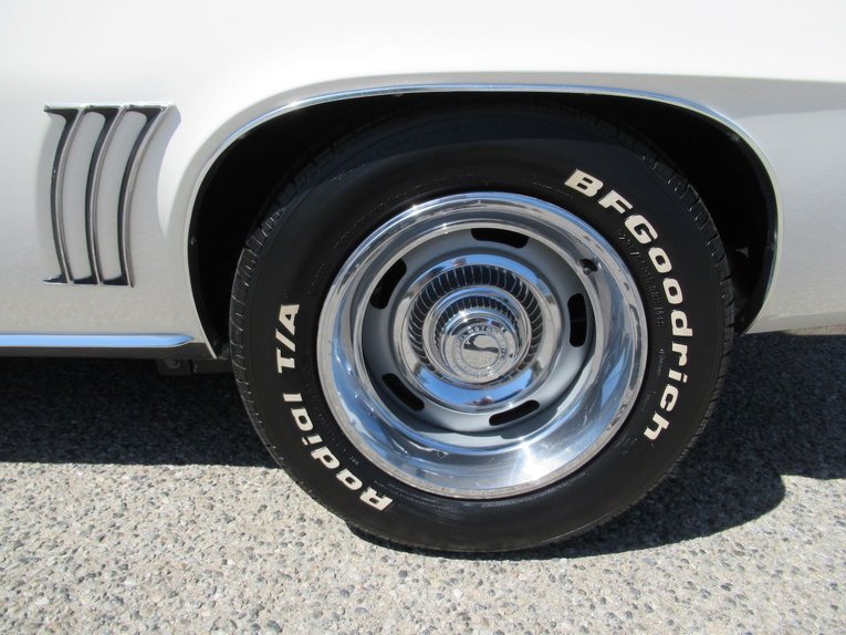 Chevrolet-Camaro-1969-Dover-White-Black-6