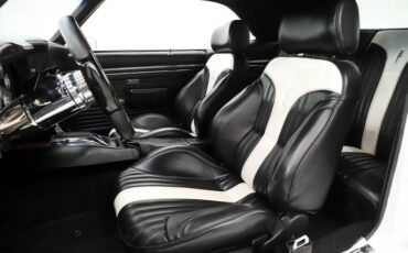 Chevrolet-Camaro-1969-Dover-White-Black-9