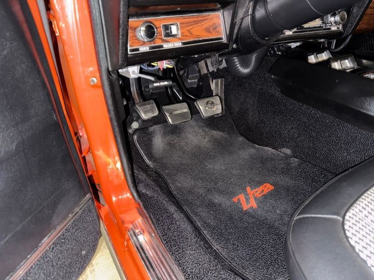 Chevrolet-Camaro-1969-Huggar-Orange-Black-13