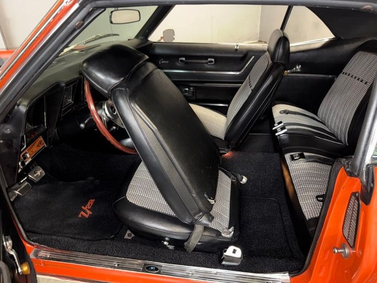 Chevrolet-Camaro-1969-Huggar-Orange-Black-16