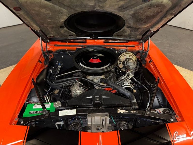 Chevrolet-Camaro-1969-Huggar-Orange-Black-19
