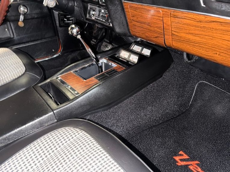 Chevrolet-Camaro-1969-Huggar-Orange-Black-29