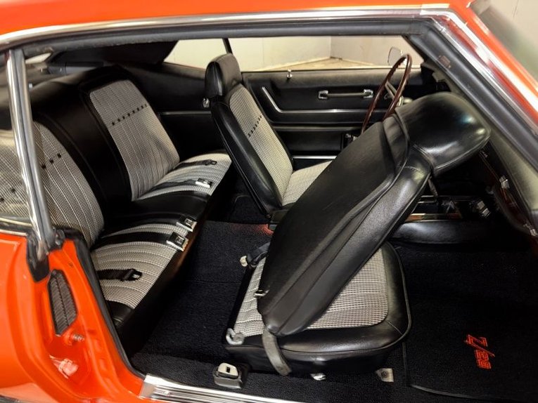 Chevrolet-Camaro-1969-Huggar-Orange-Black-32
