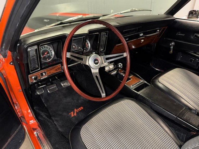 Chevrolet-Camaro-1969-Huggar-Orange-Black-33