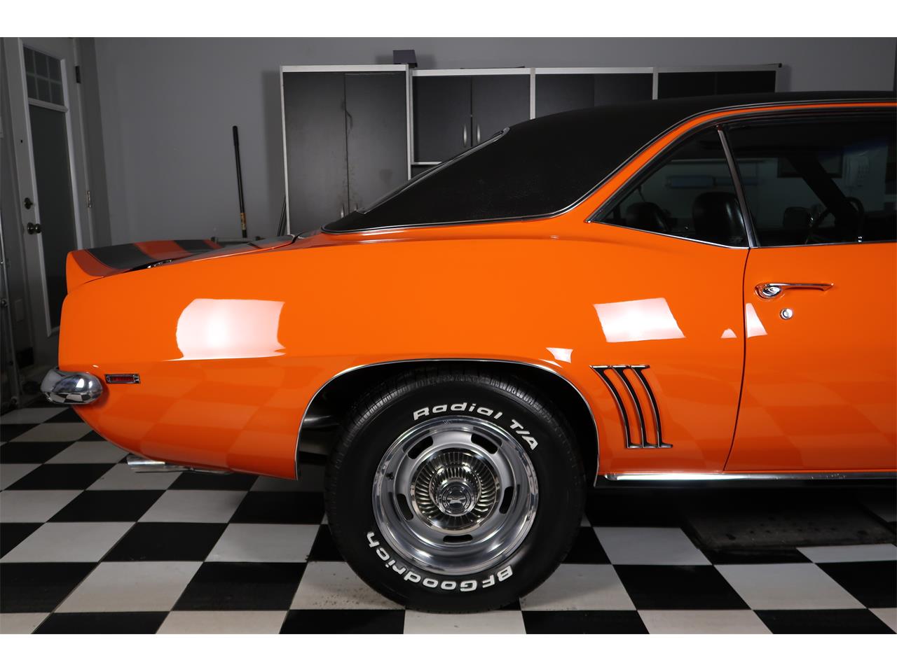 Chevrolet-Camaro-1969-Hugger-Orange-Black-1