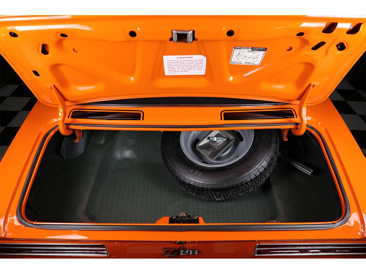 Chevrolet-Camaro-1969-Hugger-Orange-Black-13