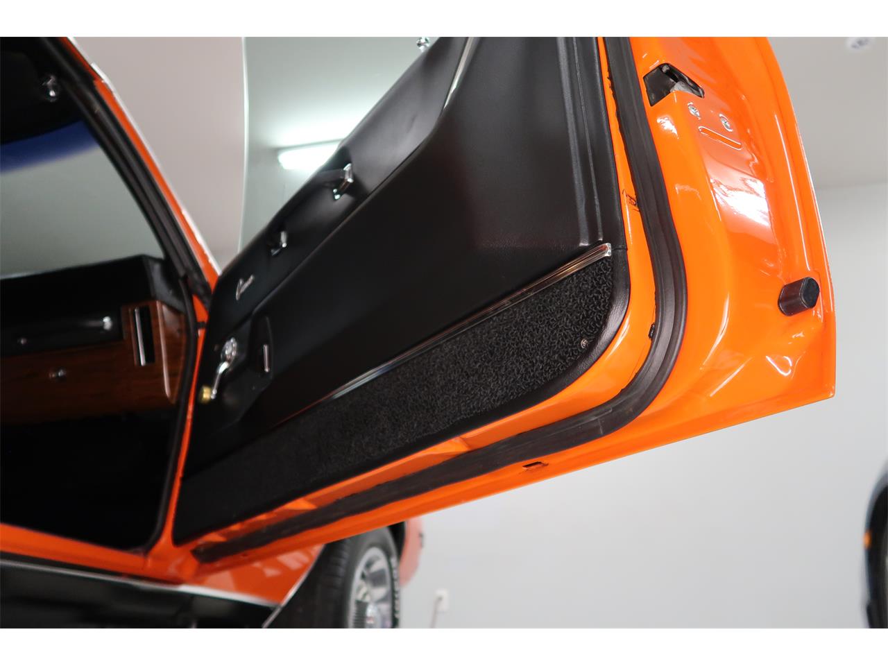 Chevrolet-Camaro-1969-Hugger-Orange-Black-14