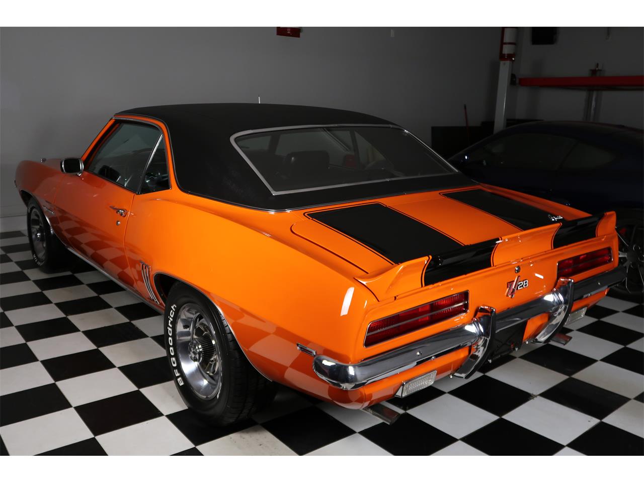 Chevrolet-Camaro-1969-Hugger-Orange-Black-21