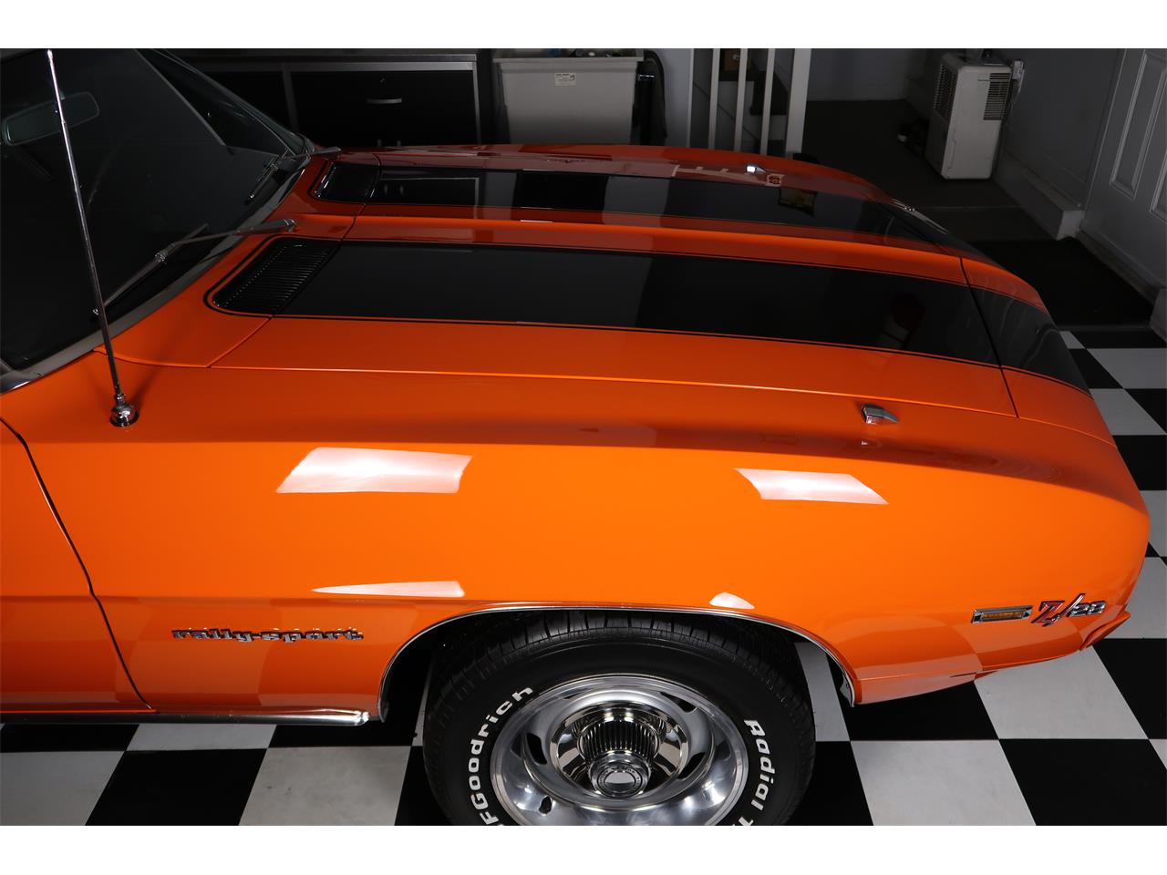 Chevrolet-Camaro-1969-Hugger-Orange-Black-25