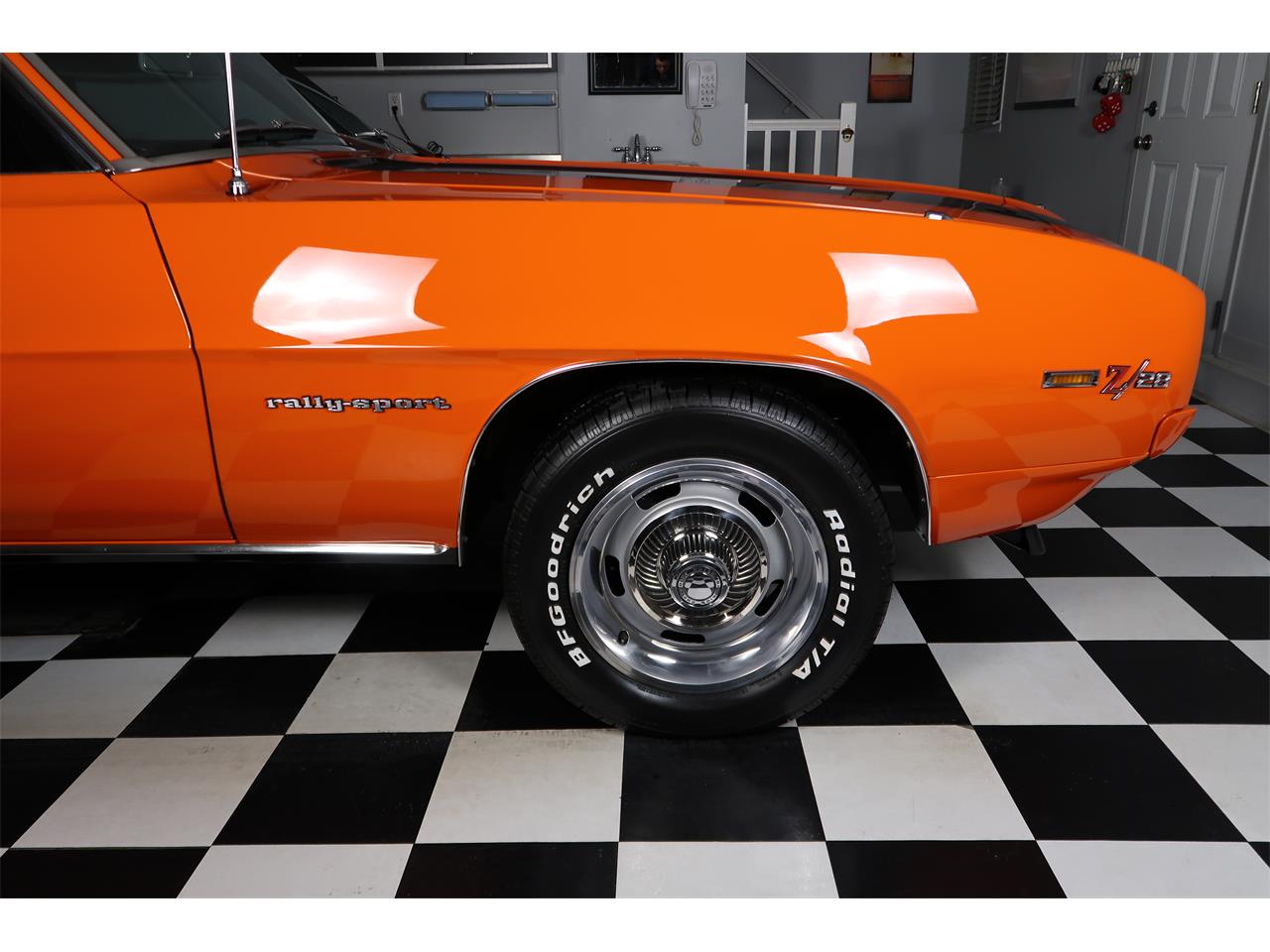 Chevrolet-Camaro-1969-Hugger-Orange-Black-26