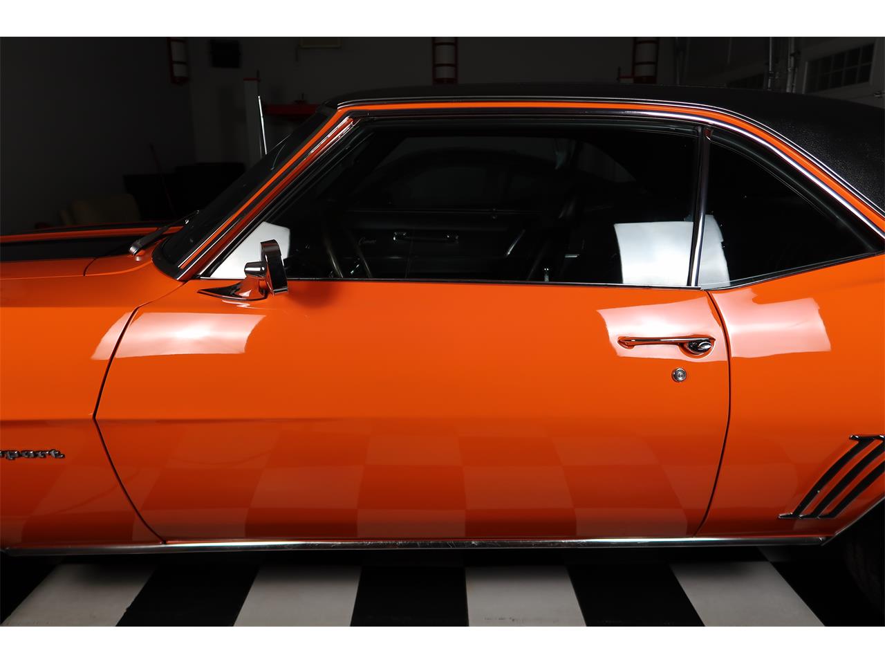 Chevrolet-Camaro-1969-Hugger-Orange-Black-36